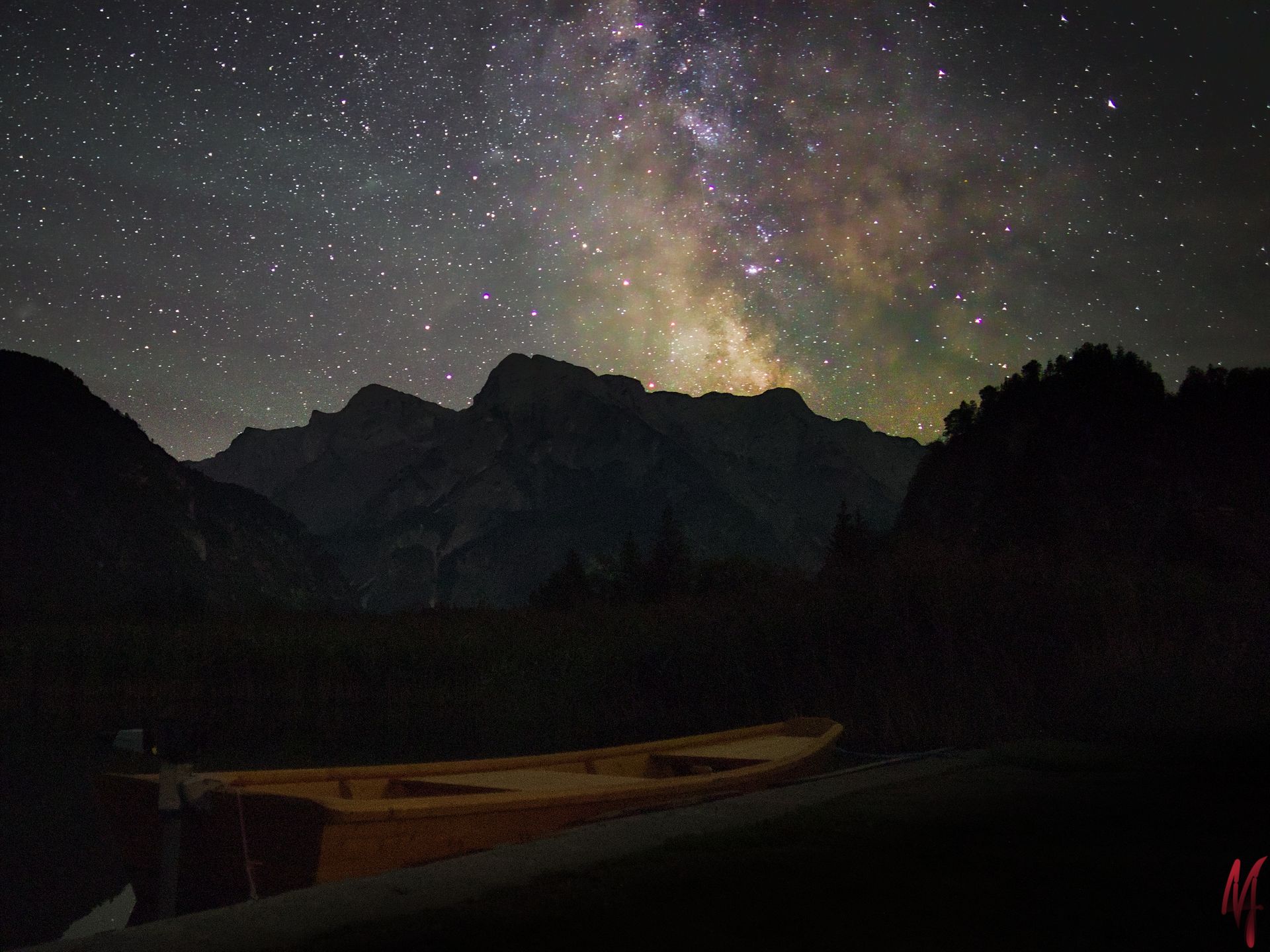 Ruderboot im Almsee bei Nacht